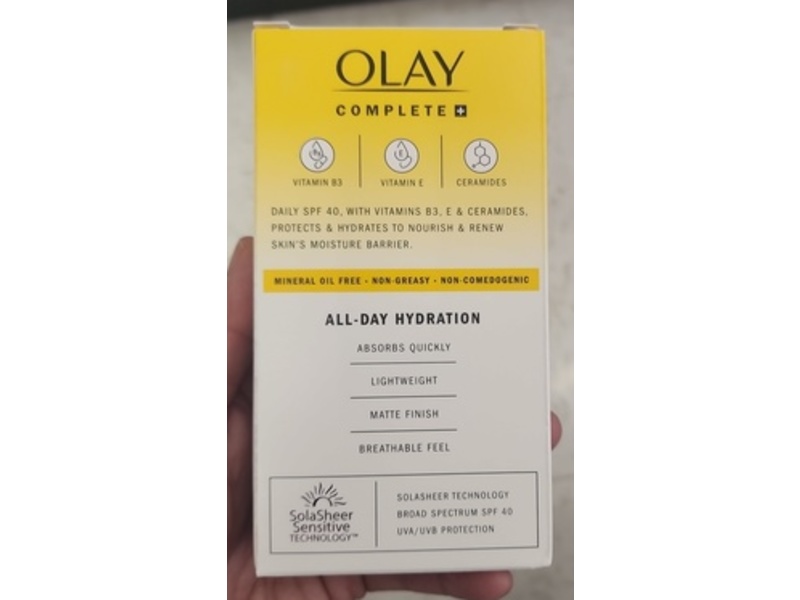 Olay Complete+ Daily Facial Moisturizer + Sunscreen, SPF 40, 6.0 oz/177 mL