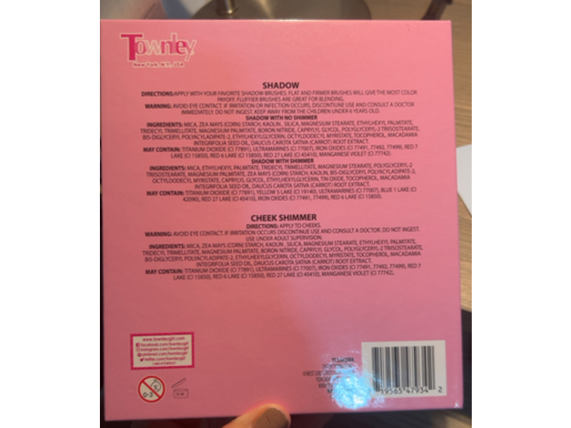 TownleyGirl Nature So Simple Peace Out! Shadow Palette+Brushes & Mirror