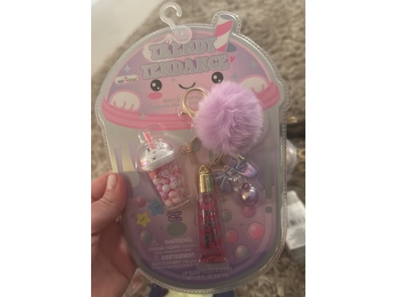 Hot Focus Trendy Tendance Swirl Lip Gloss Keychain, Grape Raisin, 0.20 fl oz/5.91 mL