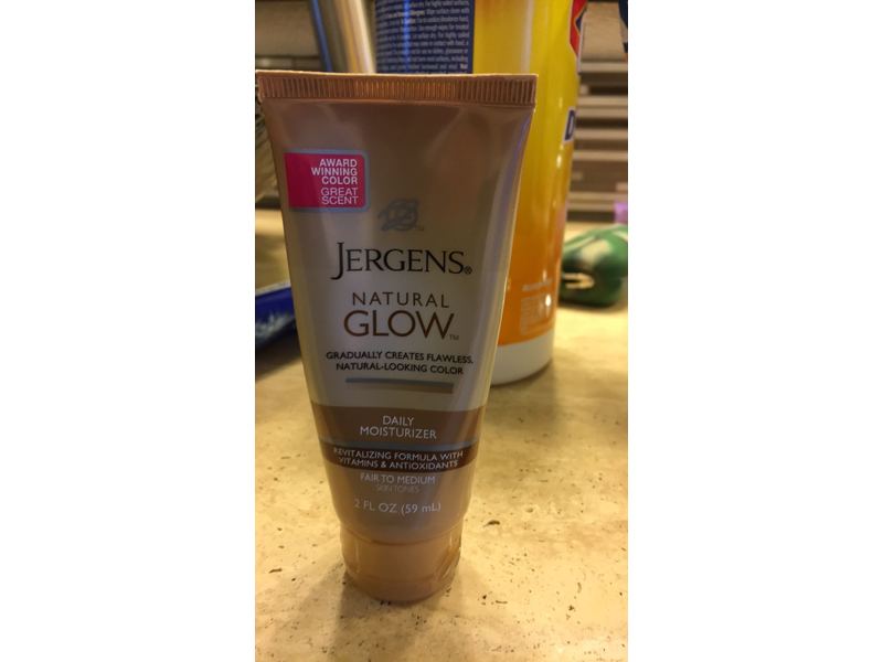 Jergens Natural Glow Revitalizing Daily Body Moisturizer, Fair to Med, 2 oz