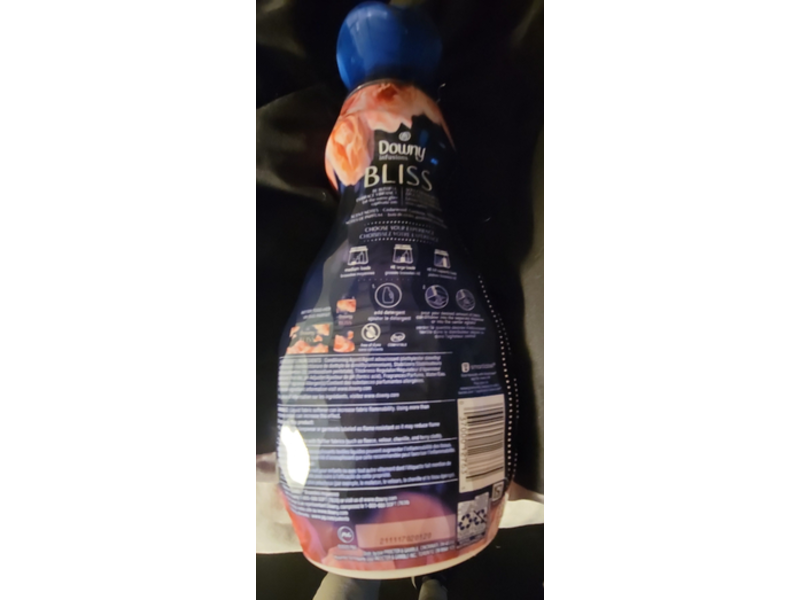 Downy Infusions Bliss Fabric Conditioner, Sparkeling Amber & Rose, 48 Loads, 32 fl oz/0.96 L