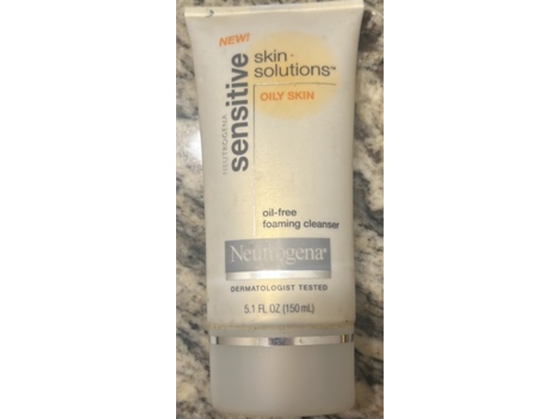 Neutrogena Sensitive Skin Solution Foaming Cleanser, 5.1 fl oz/150 mL
