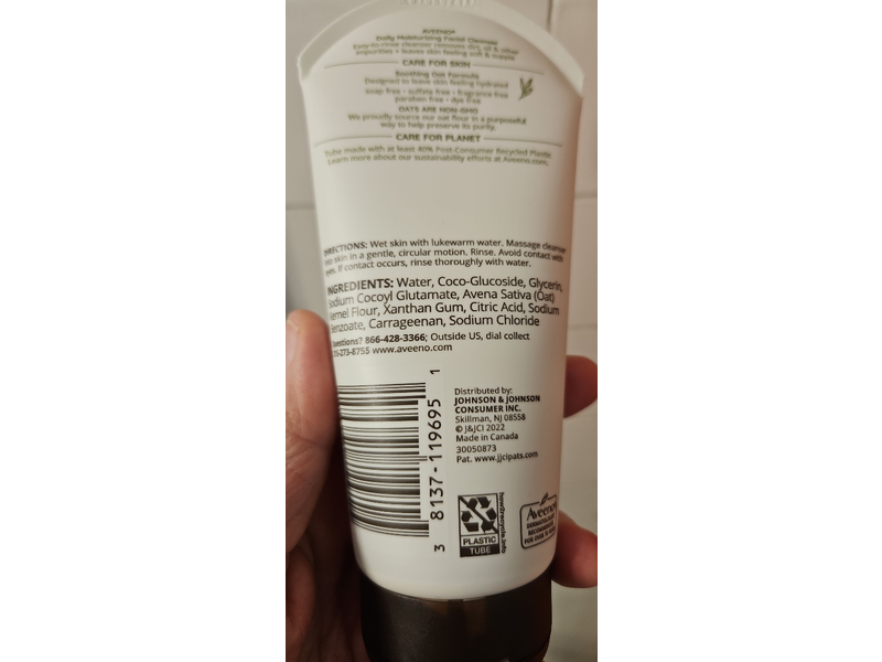 Aveeno Daily Moisturizing Facial Cleanser, 5 fl oz/147 mL