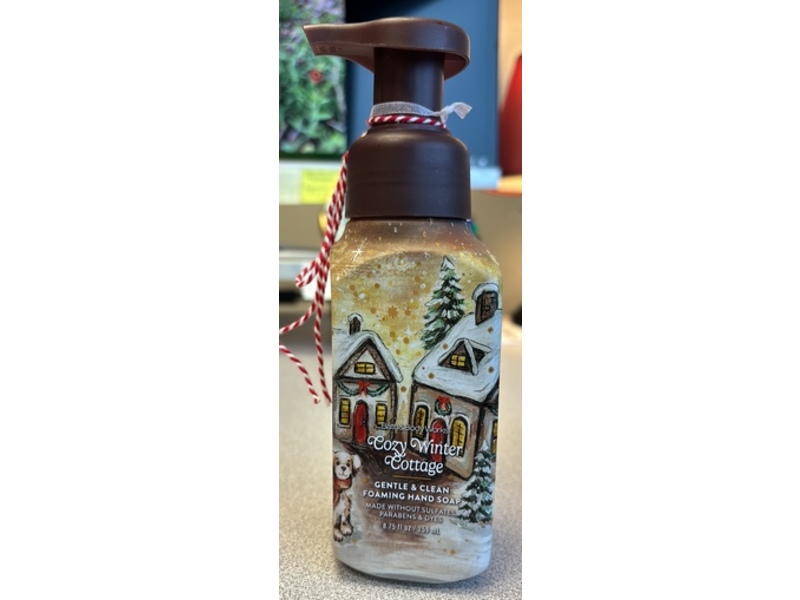 Bath & Body Works Gentle & Clean Foaming Hand Soap, Cozy Winter Cottage, 8.75 fl oz /259 mL