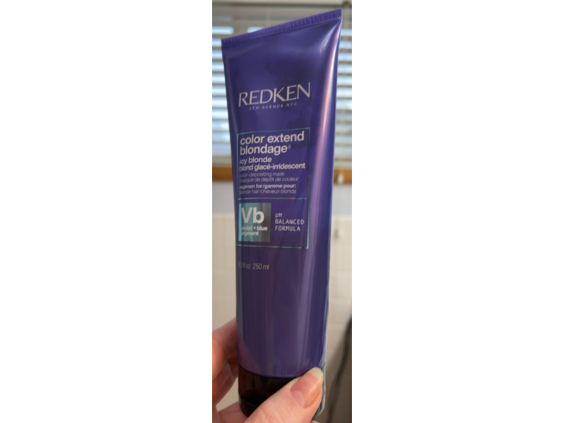 Redken Color Extend Blondage Color-Depositing Mask, Icy Blonde, 8.5 fl oz/250 mL