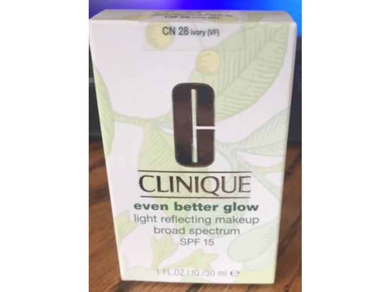 Clinique Even Better Glow Makeup, Ivory, SPF 15, 1 fl oz/30 mL