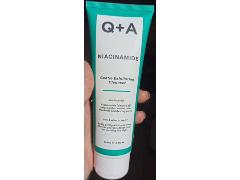 Q+A Niacinamide Gentle Exfoliating Cleanser, 4.4 fl oz/125 mL