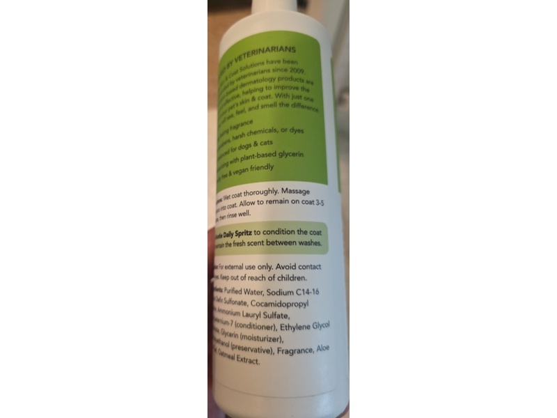 Nootie Skin & Coat Solutions Soothing Aloe & Oatmeal Pet Shampoo, Cucumber Melon, 16 fl oz/473 mL