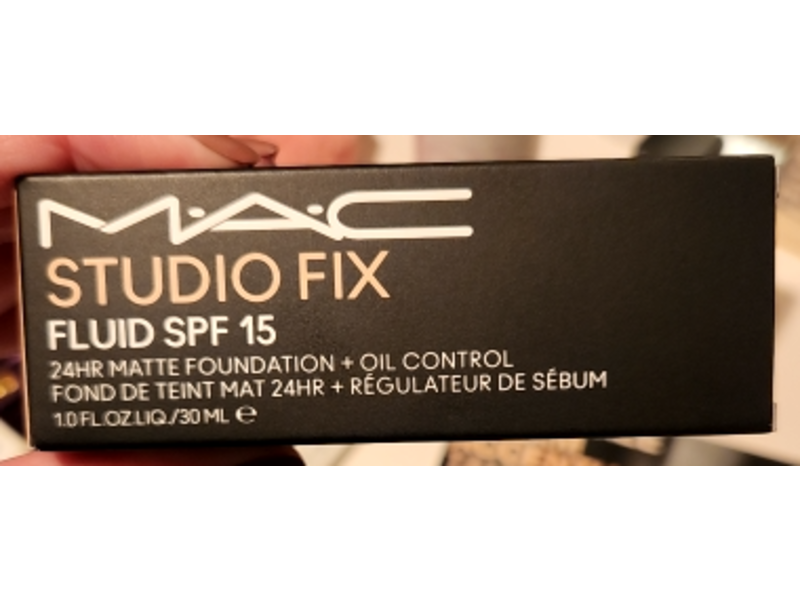 M.A.C Studio Fix Matte Fluid Foundation, SPF 15, NW10, 1.0 fl oz/30 mL