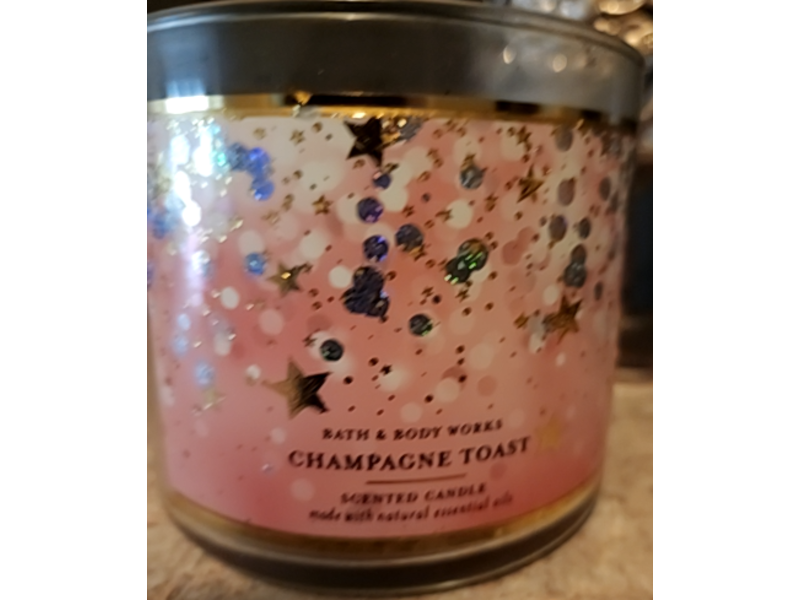 Bath & Body Works Champagne Toast Scented Candle, Natural Essential Oils, 14.5 oz/411 g