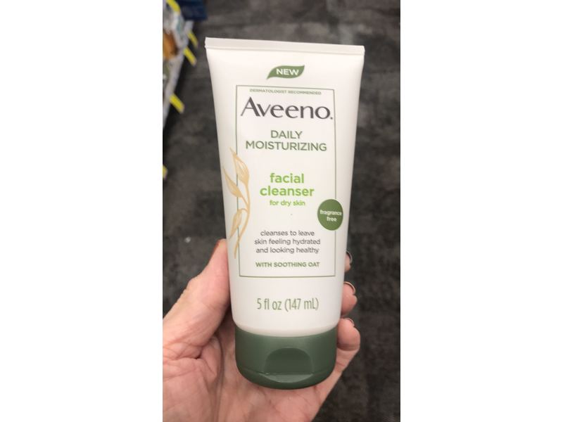 Daily Moisturizing Facial Cleanser with Soothing Oat