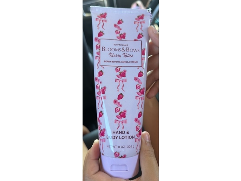 ScentXscent Blooms & Bows Berry Bliss Hand & Body Lotion, Berry Blush & Vanilla Creme, 8 oz/226 g