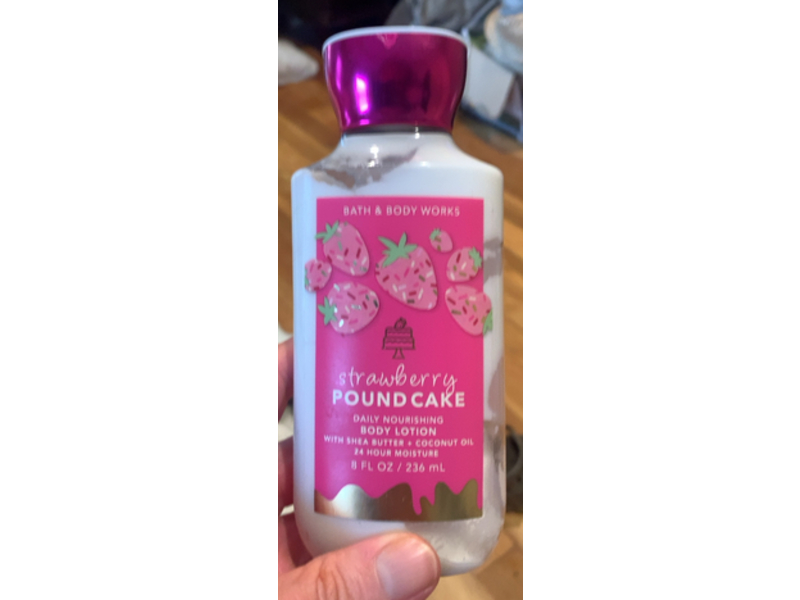 Bath & Body Works Daily Nourishing Body Lotion, Strawberry Pound Cake, 8 fl oz/236 mL