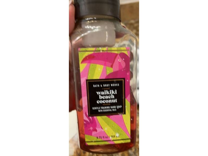 Bath & Body Works Gentle Foaming Hand Soap, Waikiki Beach Coconut, 0.75 fl oz/259 mL