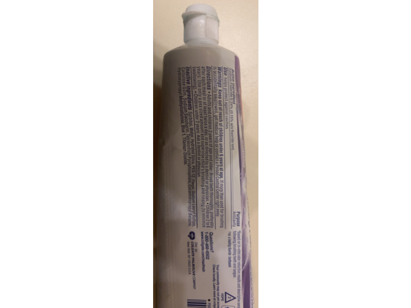 Colgate Maxfresh Knockout Whitening Toothpaste, Mint Fusion, 6.3 oz/178 g