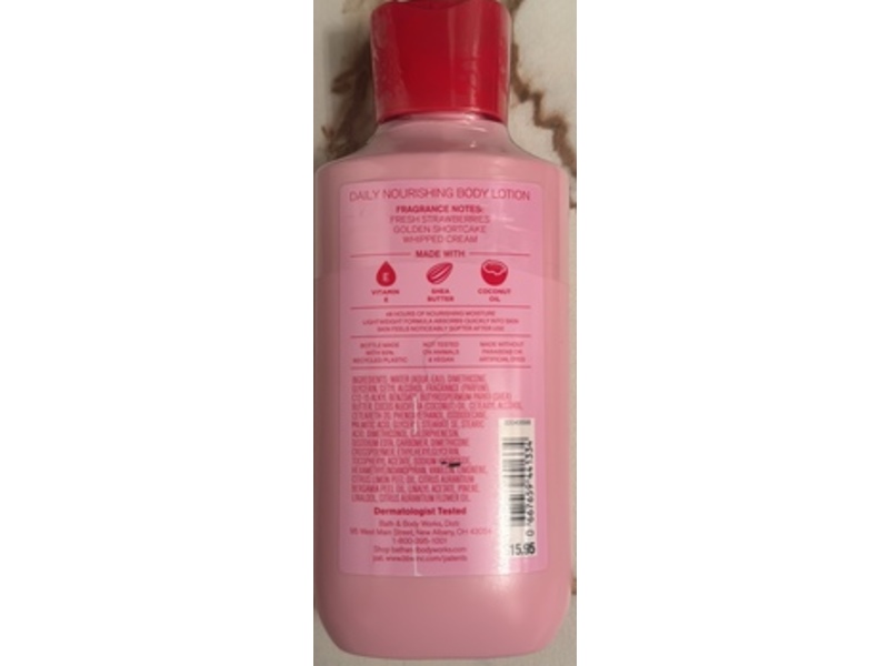 Bath & Body Works Daily Moisturizing Body Lotion, Strawberry Pound Cake, 8 fl oz/236 mL