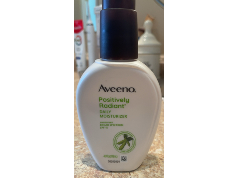 Aveeno Positively Radiant Daily Moisturizer, SPF 15, 4.0 fl oz118 mL