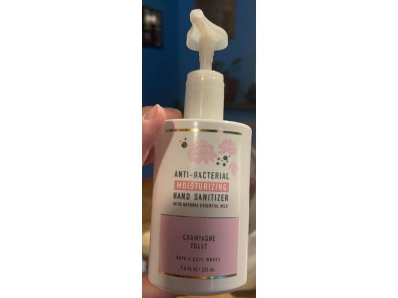 Bath & Body Works Anti-Bacterial Moisturizing Hand Sanitizer, Champagne Toast, 7.6 fl oz/225 mL, 2 Count
