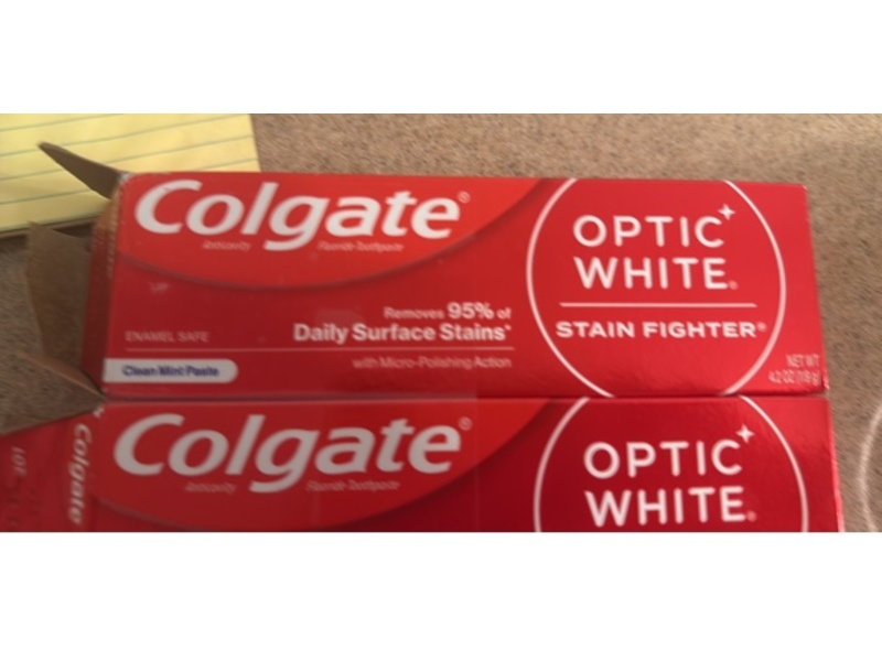 Colgate Optic White Stain Fighter Toothpaste, Clean Mint, 4.2 fl oz/119 g