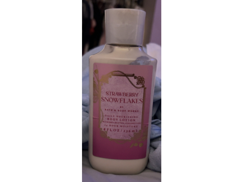 Bath & Body Works Daily Nourishing Body Lotion, Strawberry Snowflakes, 8 fl oz/236 mL