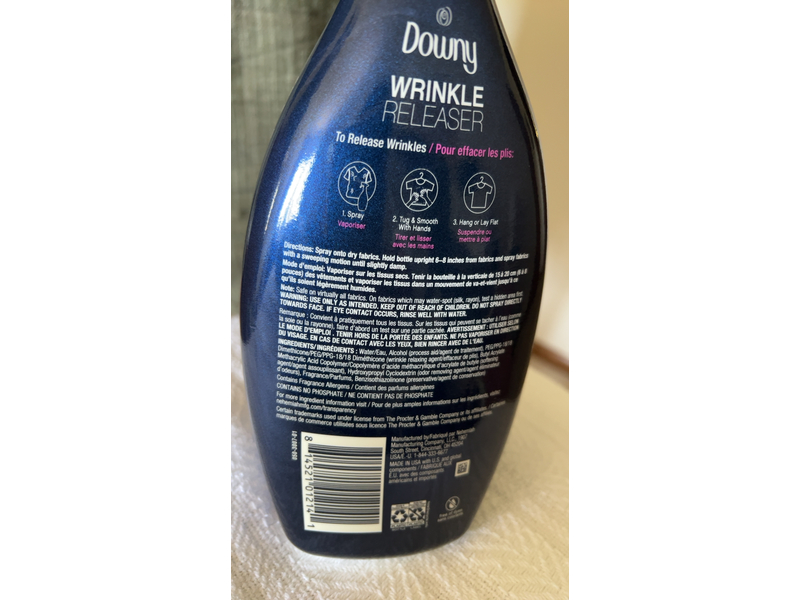 Downy Wrinkle Releaser Fabric Spray, Light Fresh, 33.8 fl oz/1 L, Pack Of 2