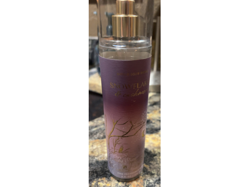 Bath & Body Works Snowflakes & Cashmere Fine Fragrance Mist, 8 fl oz/236 mL