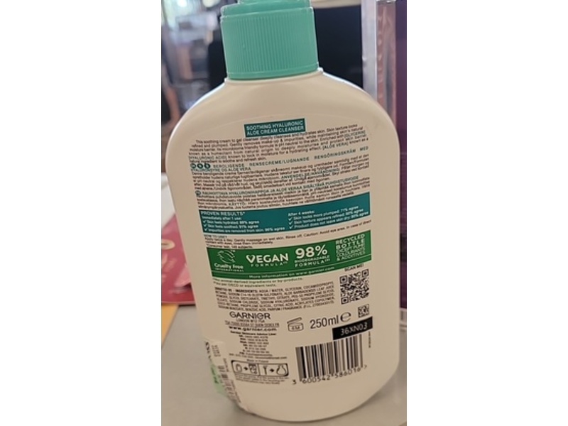Garnier SkinActive Soothing Cream Cleanser, Hyaluronic Aloe, 8.45 fl oz/250 mL