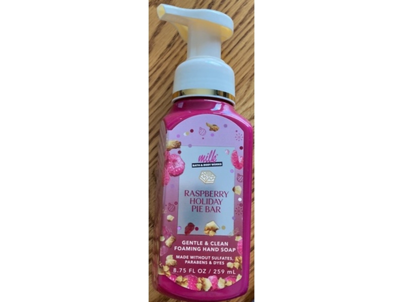 Bath & Body Works Gentle & Clean Foaming Hand Soap, Raspberry Holiday Pie Bar, 8.75 fl oz/259 mL