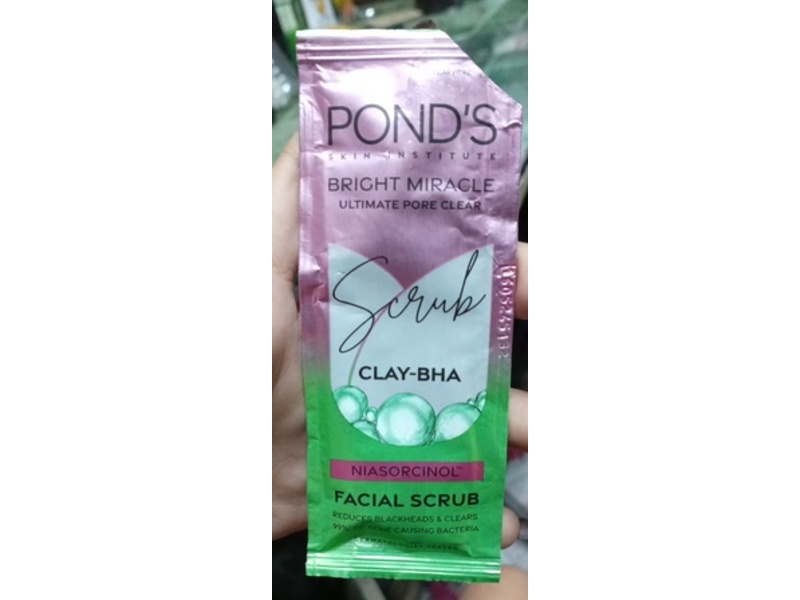 Pond's Bright Miracle Facial Scrub, 10 g
