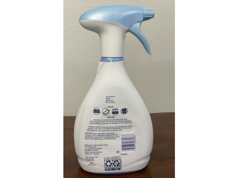 Febreze Fabric Refreshner, 23.6 fl oz/700 mL