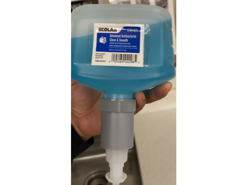 Ecolab Advanced Clean & Smooth Antibacterial Liquid Hand Soap, 25.3 fl oz/750 mL