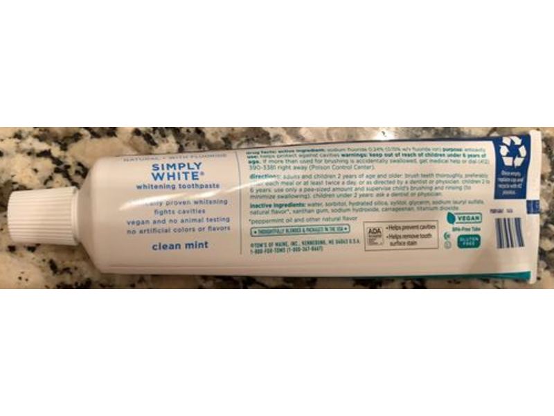 Tom's Of Maine Simply White Whitening Toothpaste, Clean Mint, 4.7 oz/133 g