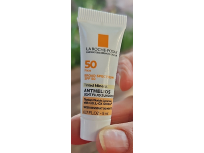 La Roche-Posay Mineral Anthelios Light Fluid Sunscreen, SPF 50, Tinted, 0.17 fl oz/5 mL