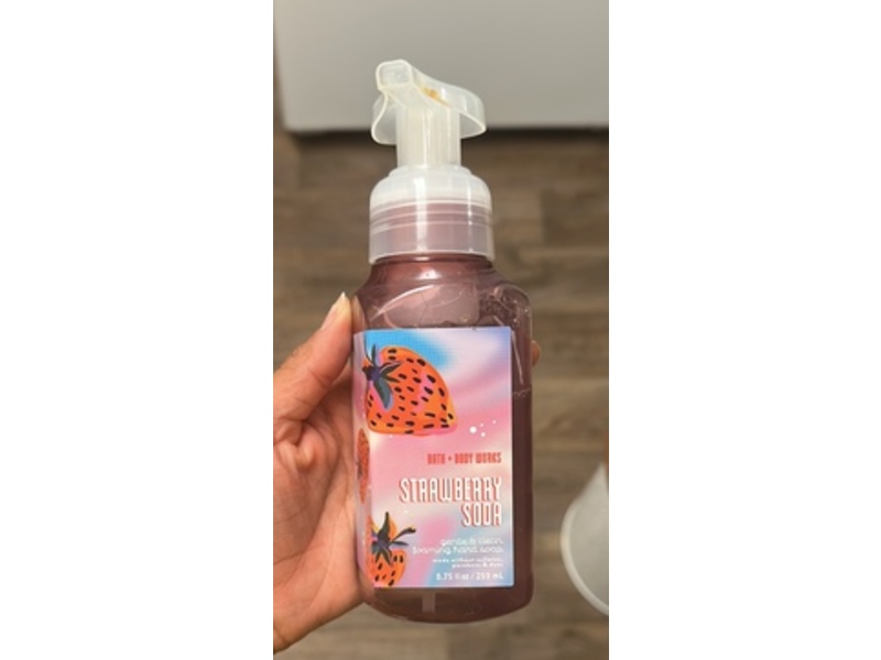 Bath & Body Works Foaming Hand Soap, Strawberry Soda, 8.75 fl oz/259 mL