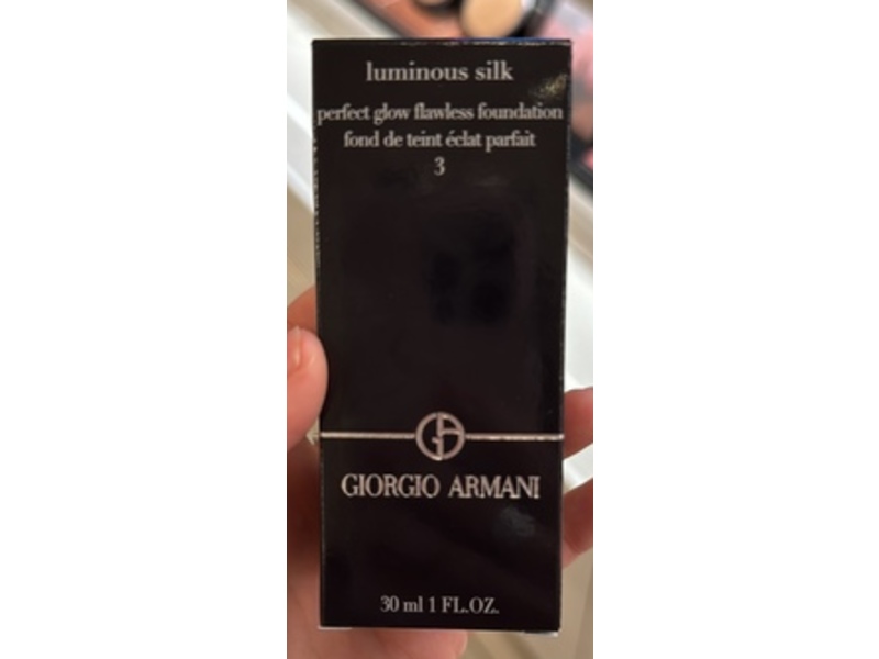 Giorgio Armani Luminous Silk Perfect Glow Flawless Foundation, 3, 1 fl oz/30 mL
