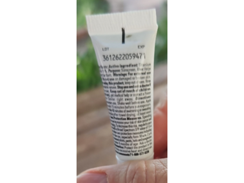 La Roche-Posay Mineral Anthelios Light Fluid Sunscreen, SPF 50, Tinted, 0.17 fl oz/5 mL