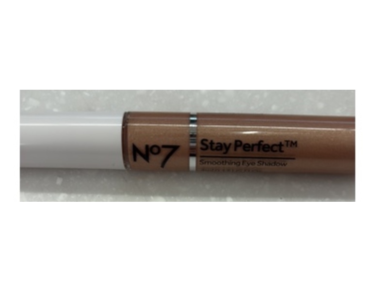 No7 Stay Perfect Smoothing Eyeshadow, Rose Gold, 4 mL