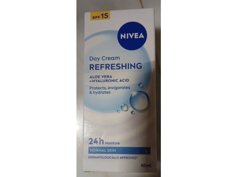 Nivea Refreshing Day Cream, Aloe Vera + Hyaluronic Acid, SPF 15, 50 mL