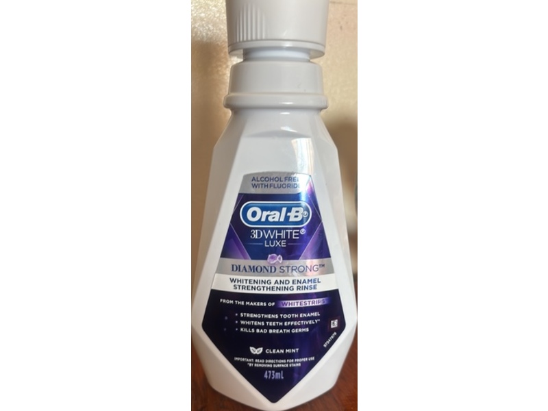 Oral-B 3D White Luxe Diamond Strong Whitening & Enamel Strengthening Rinse, Clean Mint, 473 mL