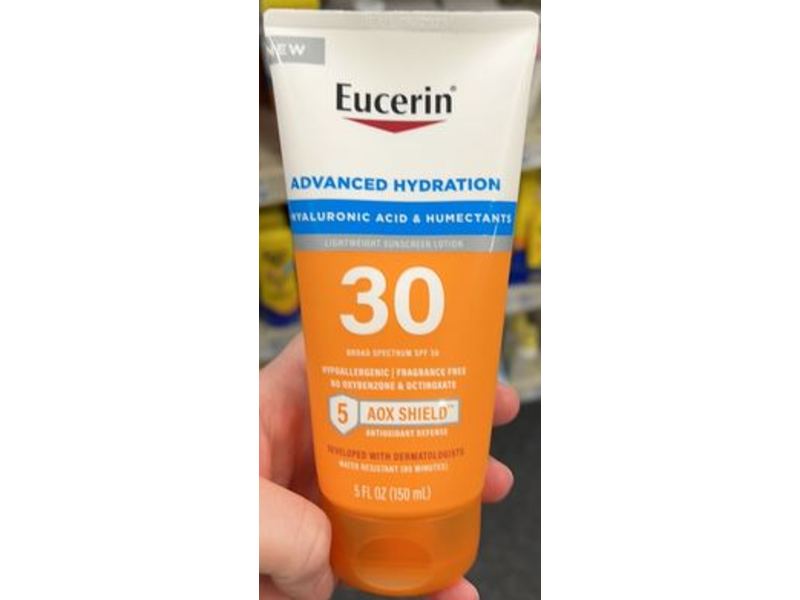 Eucerin Advanced Hydration Lightweight Sunscreen Lotion, Hyaluronic Acid & Humectants, SPF 30, 5 fl oz/150 mL