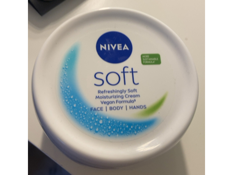 Nivea Soft Refreshingly Soft Moisturizing Cream, 300 mL