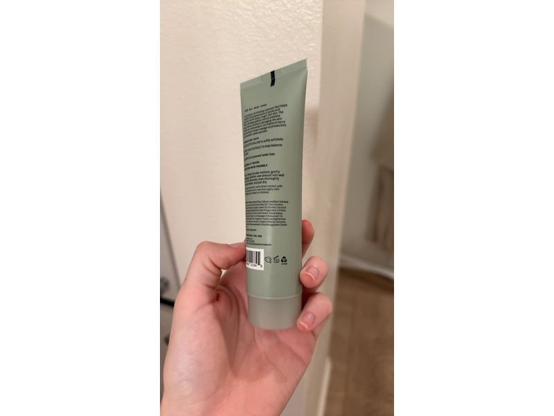 Versed Day Maker Microcrystal Exfoliator, Microcrystalline + Berry Leaf Extract, 3 fl oz/90 mL