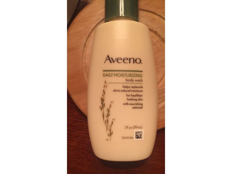 Aveeno Daily Moisturizing Body Wash, Nourishing Oatmeal, 33 fl oz/975 mL