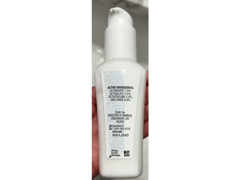 Olay Complete Daily Moisturizer With Sunscreen, Sensitive, SPF 30, 2.5 fl oz/75 mL