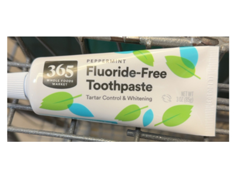 365 By Whole Foods Market Tartar Control & Whitening Toothpaste, Peppermint, 3 oz/85 g