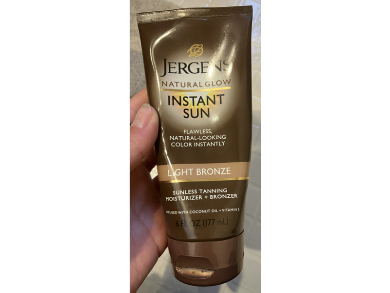 Jergens Natural Glow Instant Sun Sunless Tanning Moisturizer + Bronzer, Light Bronze, 6 oz/177 mL