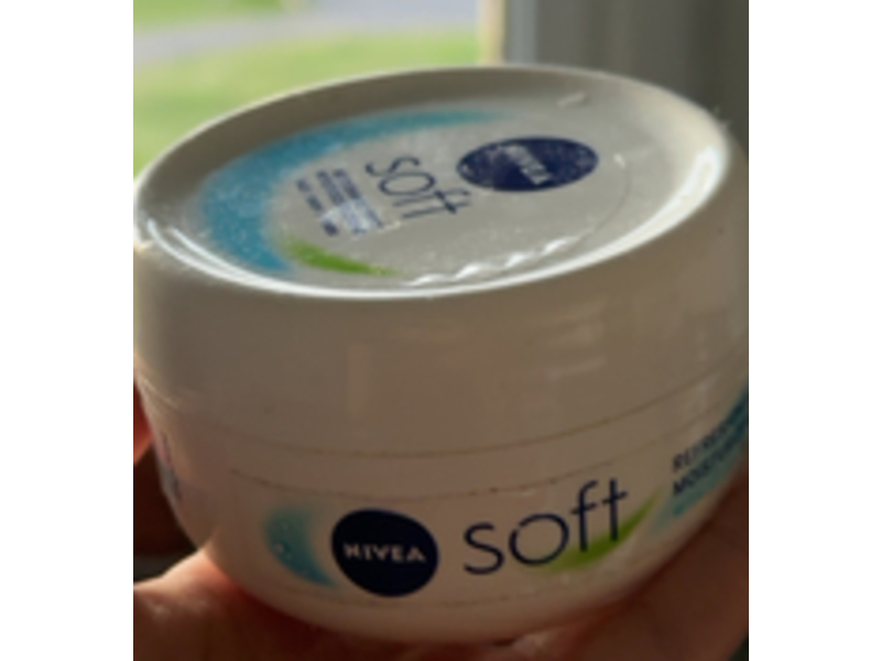 Nivea Refreshingly Soft Moisturizing Cream, Jojoba Oil & Vitamin E, 200 mL
