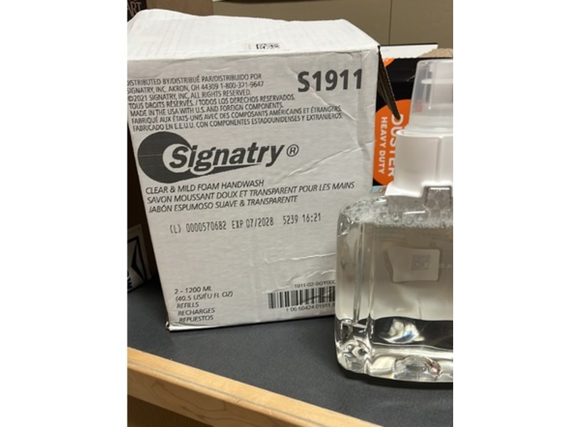 Signatry Clear & Mild Foam Handwash. 40.5 fl oz/1200 mL