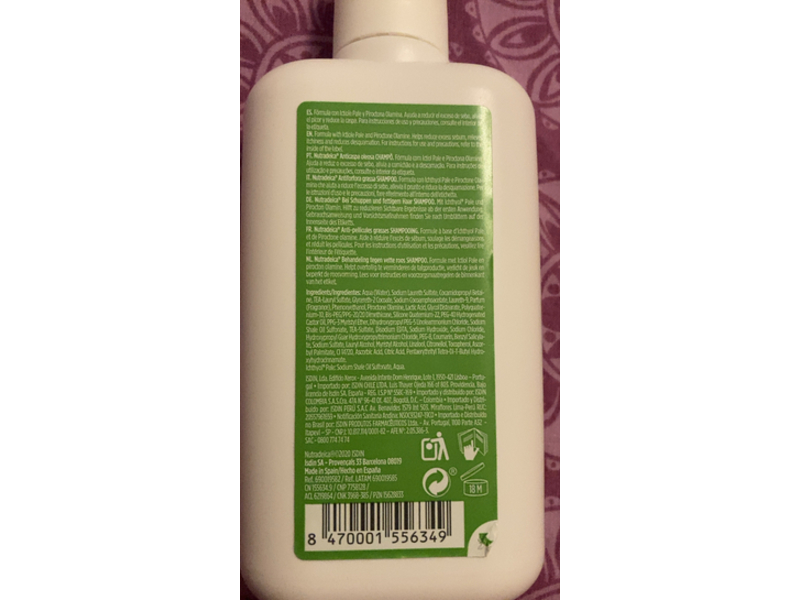 Isdin Anticaspa Grasa Oily Dandruff Shampoo, 200 mL