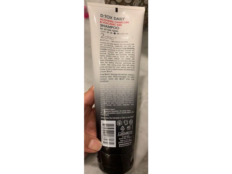 Giovanni 2Chic D:Tox Daily Shampoo, 8.5 fl oz/250 mL